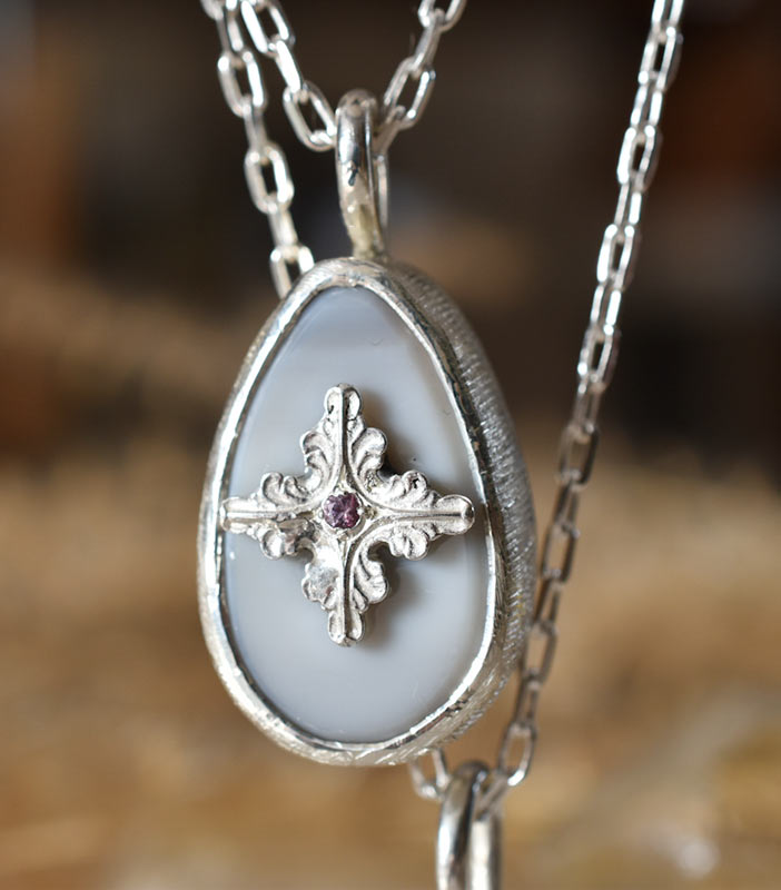 Collar Isis
