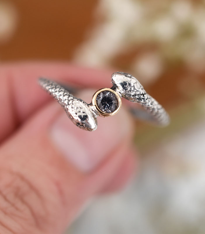 Amphis Espinel and gold ring