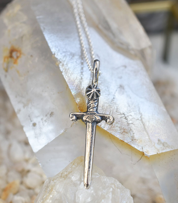 Collar Espada
