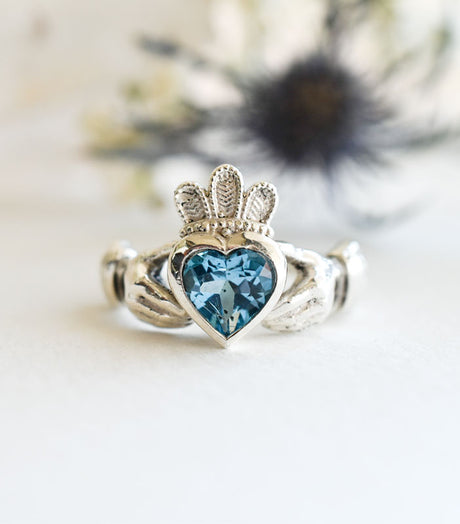 Anillo Claddagh corazón de Topacio pedido de Valentina