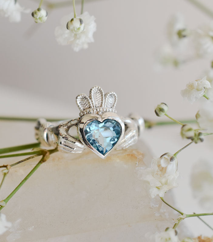 Anillo Claddagh corazón de Topacio pedido de Valentina