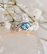 Anillo Claddagh corazón de Topacio pedido de Valentina
