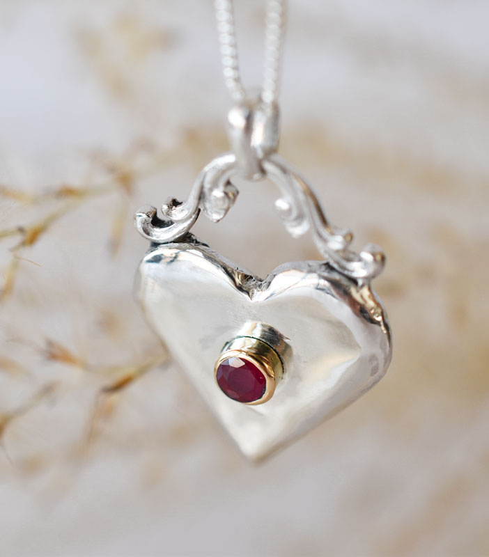 Collar Corazón Rubi