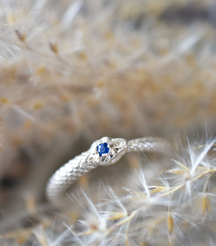 Anillo Ouroboro Zafiro